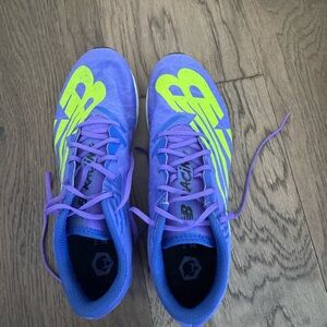 UNISEX NEW BALANCE XC7 v4 SPIKE